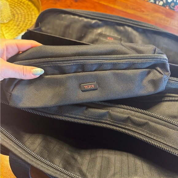 Tumi Organizer Portfolio Brief - Picture 4 of 7